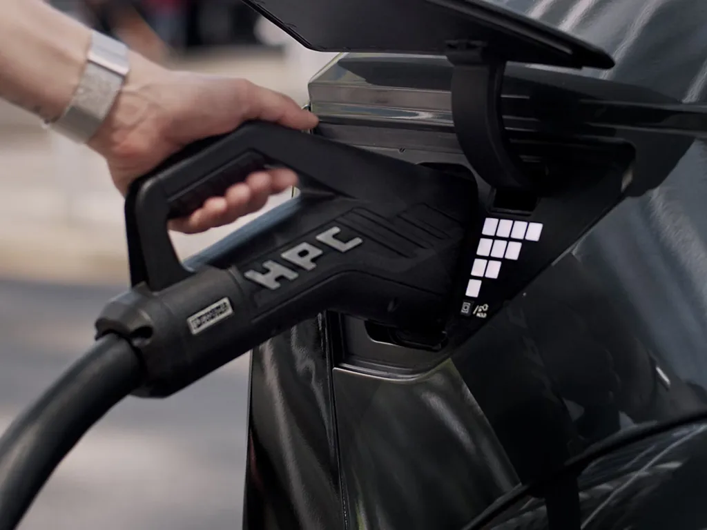 Ultranopea 800V lataus